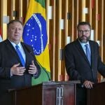 El secretario de Estado de Estados Unidos, Mike Pompeo, y el minstro de Asuntos Exteriores de Brasil, Ernesto Araújo.21/09/2020
