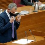 El portavoz de Ciudadanos, Toni Cantó, al inicio de su intervención en el debate de política general en Les Corts