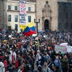 21 September 2020, Colombia, Bogota: People take part in a protest which is a part of nationwide demonstrations against police brutality, massacres and labour policies. Photo: Chepa Beltran/VW Pics via ZUMA Wire/dpa21/09/2020 ONLY FOR USE IN SPAIN