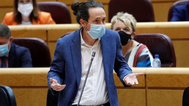 El vicepresidente segundo del Gobierno, Pablo Iglesias, interviene en la sesión de control al Gobierno, esta tarde en el pleno del Senado, en Madrid. EFE/ Chema Moya