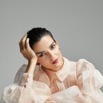 Clara Lago protagonista del número de octubre del suplemento Lifestyle.
