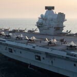 El portaaviones HMS Queen Elizabeth en un ejercicio