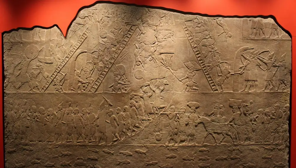 Mural sumerio representando una batalla.