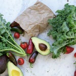 En la imagen, frutas y verduras variadas