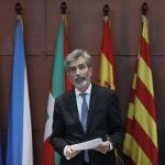 El presidente del Tribunal Supremo y del Consejo General del Poder Judicial (CGPJ), Carlos Lesmes, durante el acto de entrega de despachos a la nueva promoción de jueces, en Barcelona.