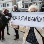 Concentración en León organizada por la Plataforma de Personas Afectadas Residencias de Castilla y León bajo el lema ‘Justicia para nuestros mayores’