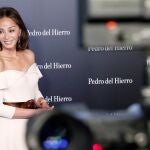 Isabel Preysler posa para la prensa durante su asistencia a la presentación de la colección de Pedro del Hierro.