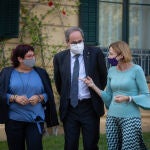 El ex president de la Generalitat, Quim Torra, pasea con Dolors Bassa y Carme Forcadell. David Zorrakino / Europa Press29/09/2020