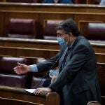 MADRID, 30/09/2020.- El portavoz del PNV, Aitor Esteban, durante su intervención en la sesión de control al Ejecutivo este miércoles en el Congreso. EFE/Emilio Naranjo
