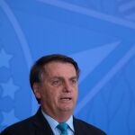 BRA100. BRASÍLIA (BRASIL), 30/09/2020. - - El presidente de Brasil, Jair Bolsonaro, participa este miércoles, en la ceremonia de lanzamiento del nuevo crédito vivienda para colonos, en el Palacio Planalto en Brasilia. EFE/ Joédson Alves