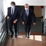 LEÓN, 30/09/2020.- El consejero de Fomento, Juan Carlos Suárez-Quiñones (i) yl rector de la Universidad Nacional de Educación a Distancia (UNED), Ricardo Mairal, han firmado este miércoles un convenio mediante el que el Centro de Supercomputación de Castilla y León (SCAYE) respaldará los servidores y el académico ofrecerá sus plataformas a las universidades de la Comunidad
