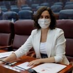 La presidenta regional, Isabel Díaz-Ayuso, al inicio del pleno de la Asamblea de Madrid que se celebró ayer.