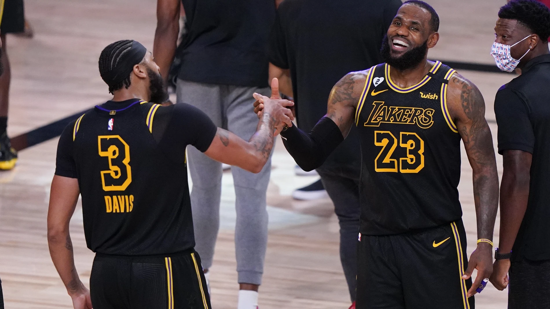 LeBron James y Anthony Davis volverán a vestir la camiseta diseñada por Kobe
