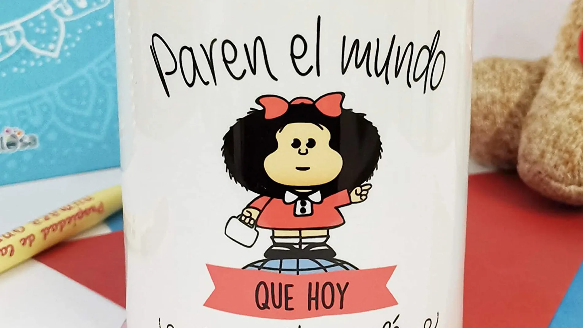 Taza de Mafalda de Quino "Paren el mundo"