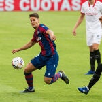 Nemanja Radoja con el Levante.
