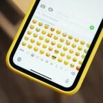 Emojis en un móvil.