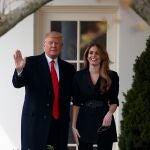 El presidente de Estados Unidos, Donald Trump, y su directora de Cominucación, Hope Hicks.02/10/2020