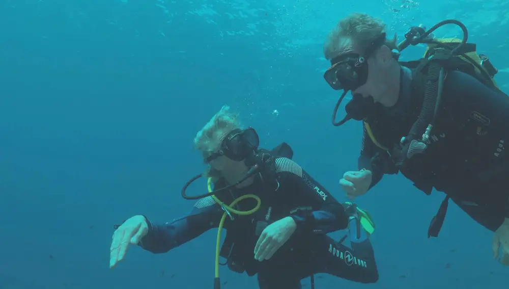 Fernando Simón y Jesús Calleja en las aguas de Mallorca