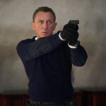 Daniel Wroughton Craig es un actor británico de cine, teatro y televisión. Debe su notoriedad especialmente por ser el sexto actor y actual, en encarnar en el cine al personaje de James Bond
