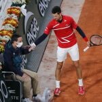 Djokovic se disculpa tras el incidente con el juez de línea