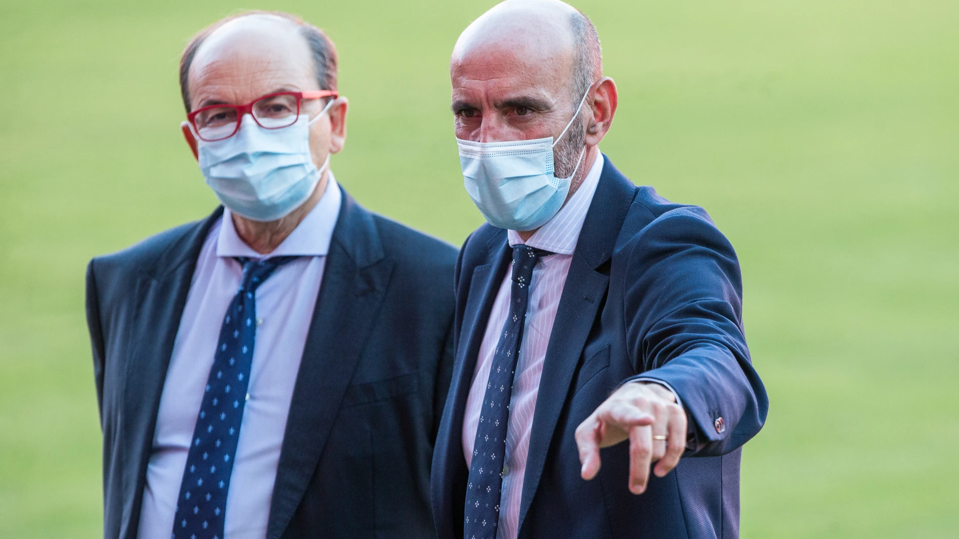 Monchi, a la derecha de la imagen, junto a Pepe Castro, presidente del Sevilla