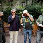Los Rodríguez, de izda. a dcha., Ariel Rot, Germán Vilella, Kike Turrón (autor de la biografía "Sol y Sombra", sobre la banda) y Andrés Calamaro, ayer, en Madrid