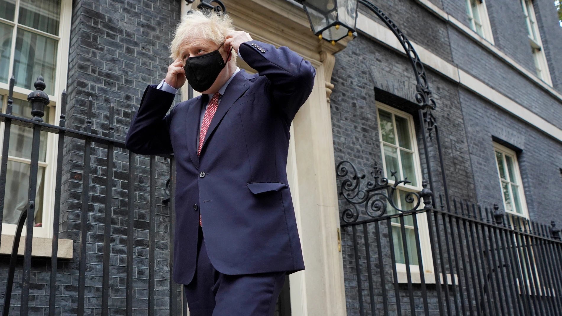 En plena caída de popularidad por la pandemia, el «premier» promete a los británicos un futuro verde con la inversión de 170.000 millones de euros en energía eólica