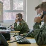 Rastreadores militares realizan su trabajo en el Hospital Militar de Zaragoza