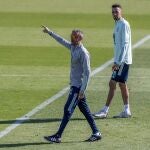 Busquets une la España que lo ganó todo con la actual de Luis Enrique