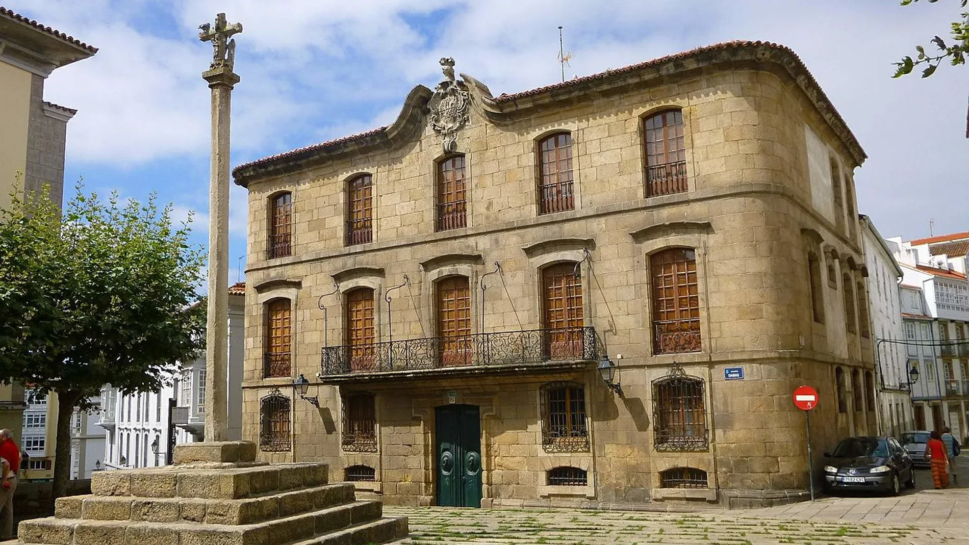 La Casa Cornide está situada en el casco antiguo de La Coruña