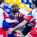 Un partido disputado por el Balonmano Nava