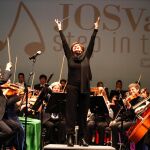 Concha Velasco canta junto con la Joven Orquesta Sinfónica de Valladolid el Himno de la ciudad que el abuelo de la actriz, Jesús Varona, compuso en 1935