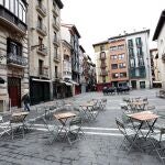 Aspecto que presentan ayer al mediodía las terrazas de algunos de los bares del Casco Viejo de Pamplona