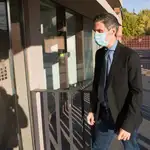 El alcalde de Alcalá de Henares, entrando en el juzgado