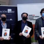 GRAF372. MADRID, 14/10/2020.- El presidente de la SGAE, Antonio Onetti (c), el director general de la Fundación SGAE, Rubén Gutiérrez (d), y el presidente Fundación SGAE, Juan José Solana (i), presentan el Anuario SGAE 2020 de las Artes Escénicas, Musicales y Audiovisuales, que recoge los datos estadísticos básicos sobre la cultura y el ocio en España, este miércoles en la sede de la SGAE. EFE/Zipi