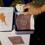 Un manifestante contra la corrupción y los pasaportes dorados en Nicosia, Chipre, el pasado fin de semana