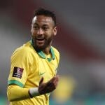 Neymar marcó tres de los goles de Brasil contra Perú.