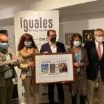 Presentación del cupón de la ONCE en honor a Miguel Delibes, en el que han participado la concejala Ana Redondo, Ismael Ismael Pérez, Elisa Delibes, y Fernando Zamácola