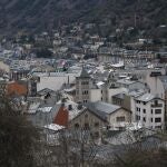 Los núcleos de Escaldes-Engordany y Andorra la Vella vistos desde la carretera que los une con Encamp.