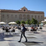 Plaza de España de Écija, donde el coronavirus está afectando mortalmente de nuevo en las residencias. María José López / Europa Press