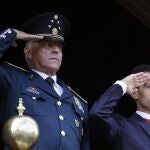 Salvador Cienfuegos, a la izquierda, y el entonces presidente de México, Enrique Peña Nieto, en una imagen de 2016