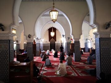 Vista del interior de la mezquita Al Riad, en Rabat,.-EFE/Mohamed Siali