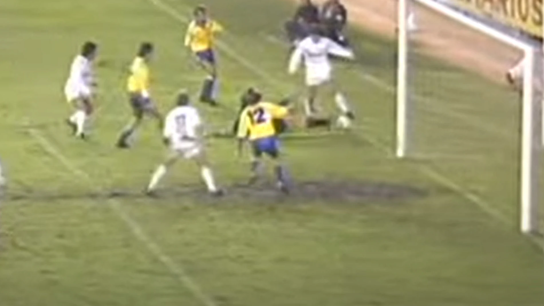 Emilio Butragueño marcó contra el Cádiz en el Santiago Bernabéu uno de los mejores goles de su carrera.