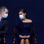 OVIEDO, 16/10/2020.- Los reyes Felipe VI y Letizia durante la ceremonia de entrega de los Premios Princesa de Asturias celebrados este viernes en Oviedo. EFE/Ballesteros POOL