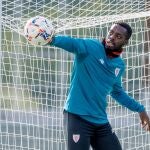 Iñaki Williams, en un entrenamiento con el Athletic Club
