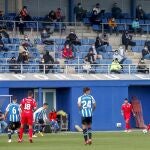Público con mascarilla y distancia de seguridad