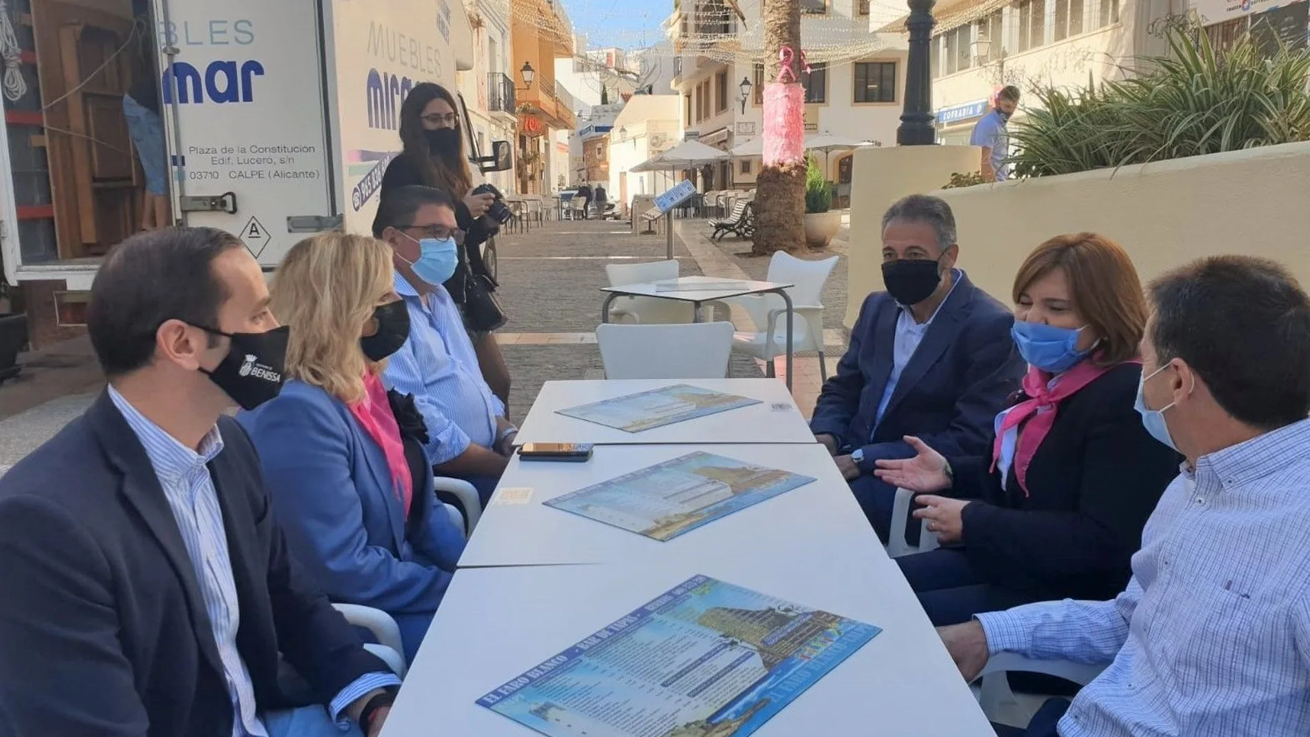 Isabel Bonig se ha reunido en Calp con su alcaldesa y representantes de la hostelería y el ocio