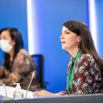 La secretaria general Vox en el Congreso, Macarena Olona y la parlamentaria de Vox, Amaia Martínez en rueda de prensa en la Cámara vasca
