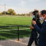 Begoña Villacís, vicealcaldesa de Madrid, y el director de Relaciones Institucionales del Real Madrid, Emilio Butragueño