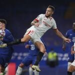 Lucas Ocampos, toca el balón de espuela